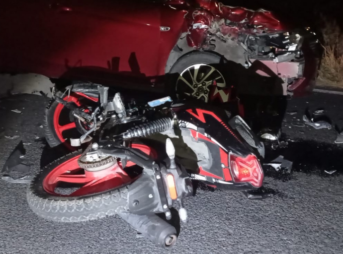 Muere motociclista al impactarse contra vehículo en Atlixco 